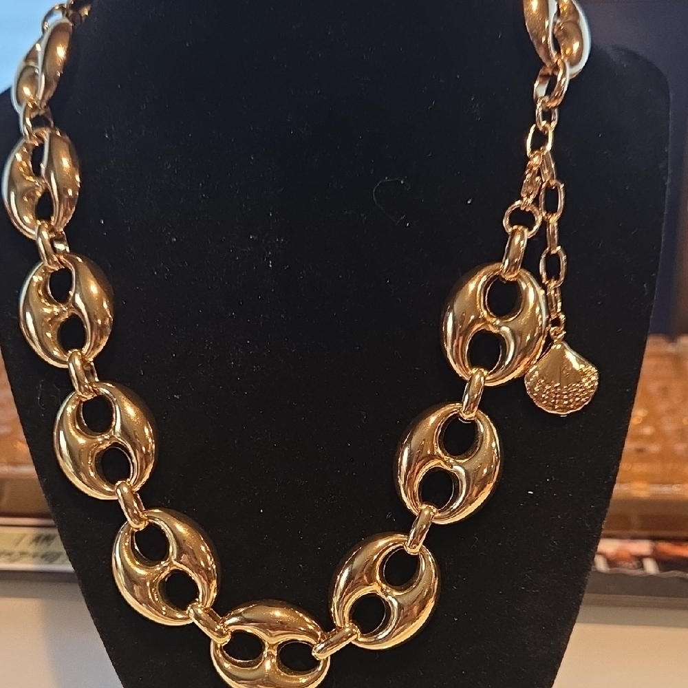 Bodaciously Beautiful Gucci Puff Gold Chain Necklace - Picture 2 of 3